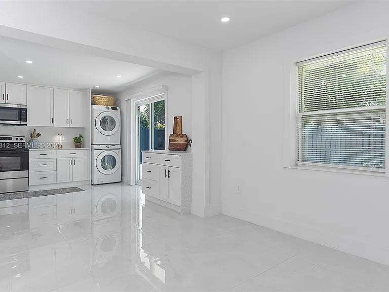 1473 NE 30th Ct — Photo 8