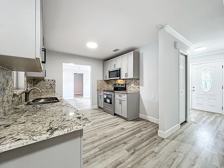 3230 Caulfield St — Photo 13