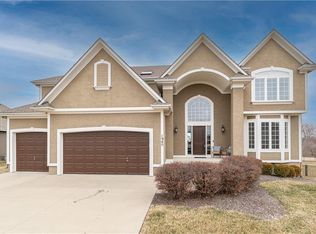 1940 NE Park Ridge Cir, Lees Summit, MO 64064