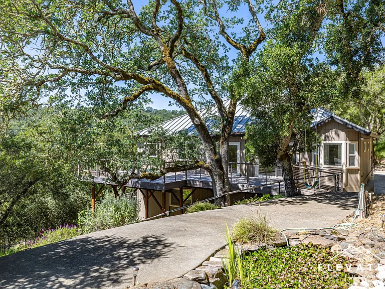 9400 Chalk Hill Rd — Photo 45