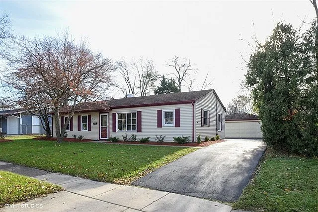 833 Parkside Cir photo 1