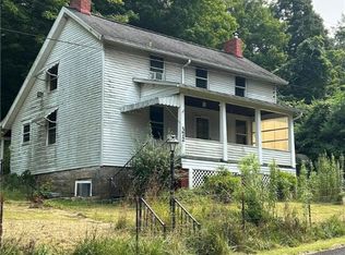 372 Center Gas Rd, Smock, PA 15480