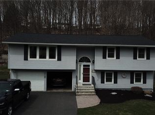 126 Terrytown Heights Dr, Syracuse, NY 13219