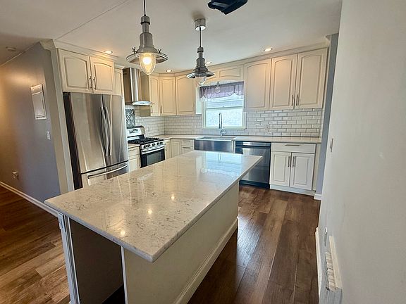 5th image of 630 Ingraham Ln