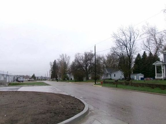Exterior Neighborhood (street photo)