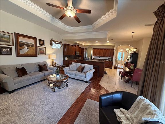 5th image of 10126 Balcony St