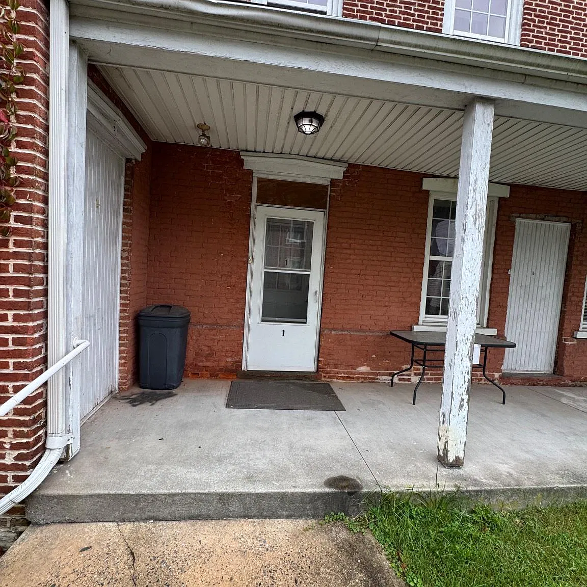 3 bed, 1.0 bath, 850 sqft, $1,550 — Photo 1