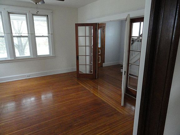 4th image of 3936 Burwood Ave