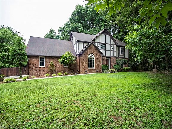 5th image of 4704 Forest Village Dr