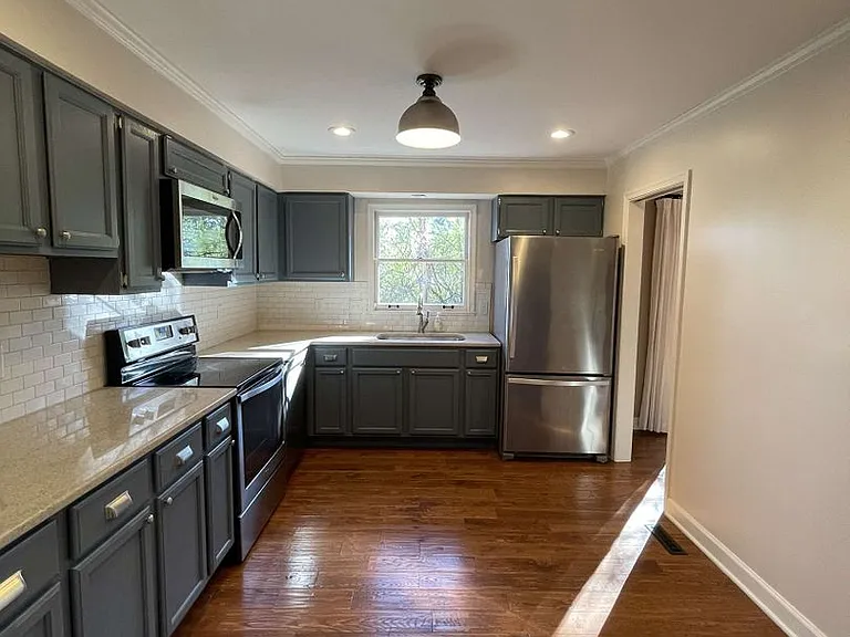 1515 E Franklin St #B-27 — Photo 5