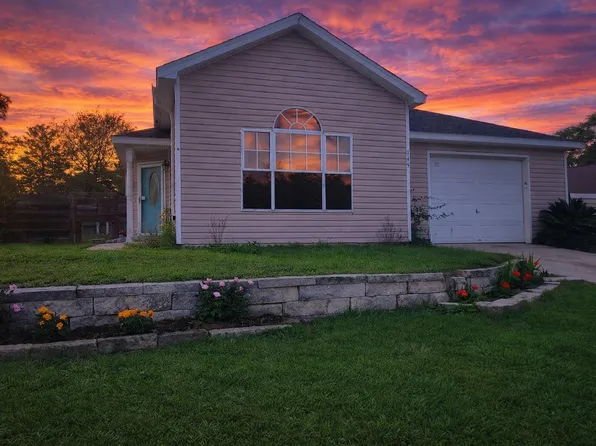 145 Timber Wind Dr, Defuniak Springs, FL 32433