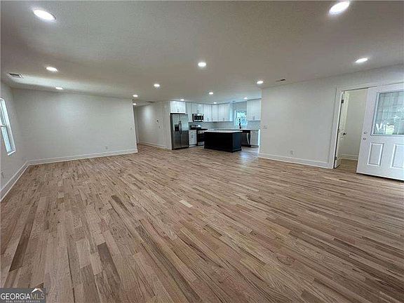 2nd image of 844 Kurtz Rd