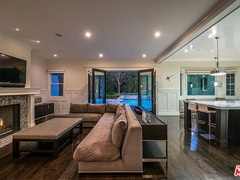 10161 Valley Spring Ln — Photo 12