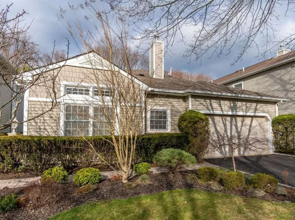 152 Sagamore Drive #152, Plainview, NY 11803