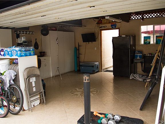 5th image of 15049 Chatsworth St