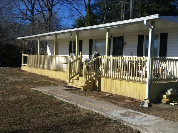 637 Hawkersmith Rd, Tullahoma, TN 37388