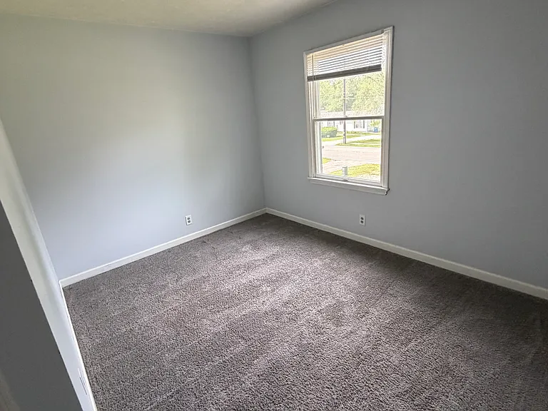 405 Woodlawn Ave — Photo 6