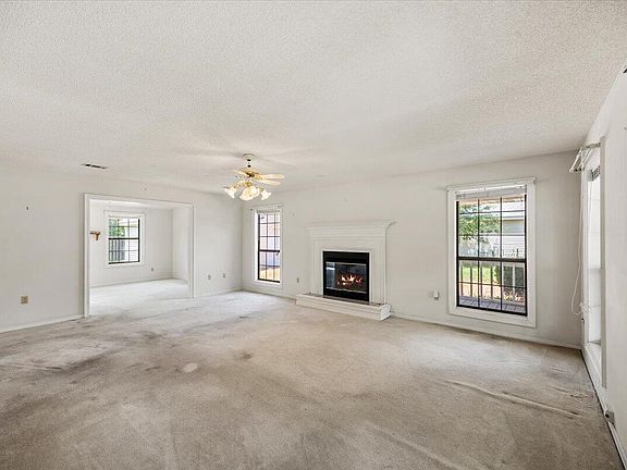 5th image of 9413 Octavia Ln