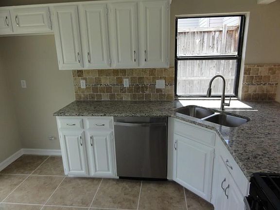 3rd image of 2120 Avignon Dr