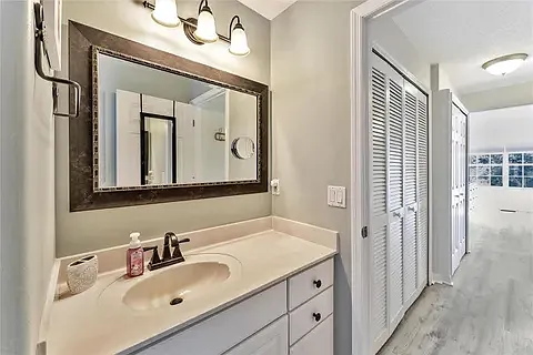 100 Palm Harbor Pkwy — Photo 26
