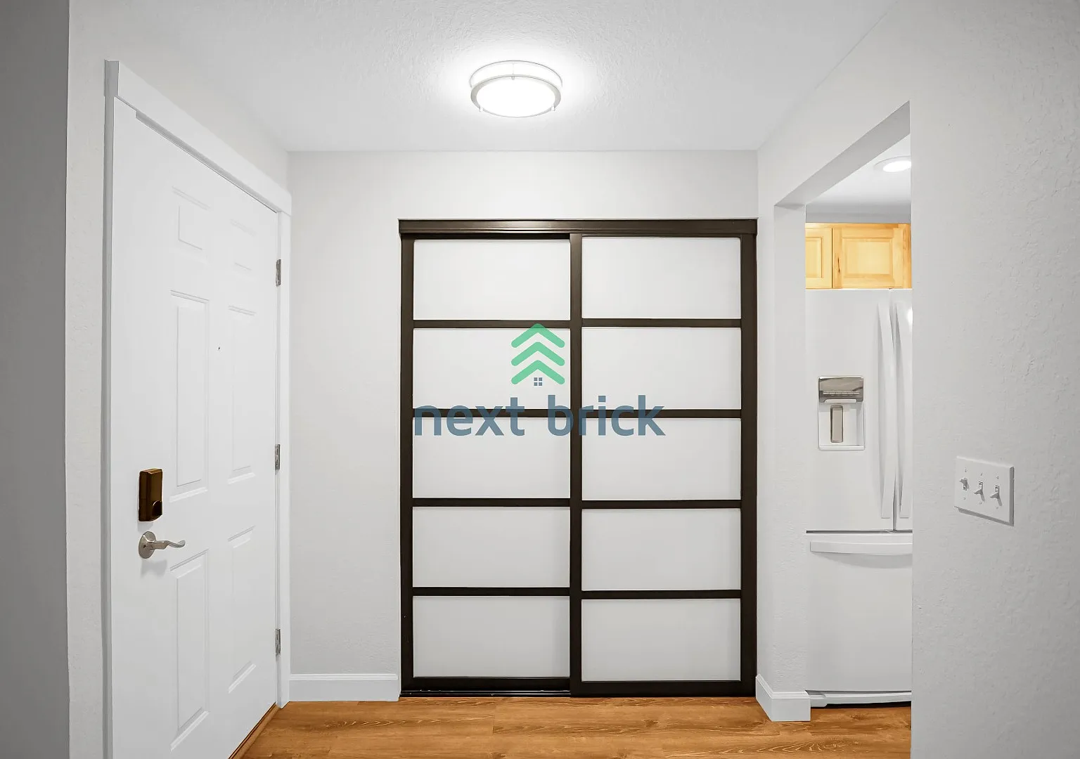 Charming 2 Bedroom 1 Bathroom Condo! — Photo 1