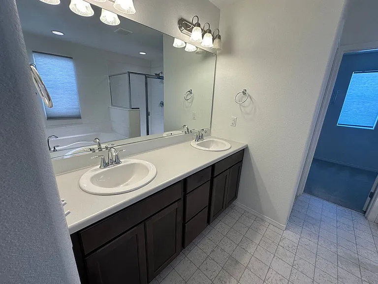 7226 Rim Bluff Ln — Photo 22
