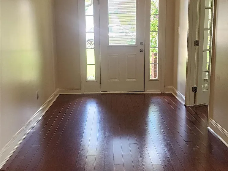 157 Alderwood Dr — Photo 2