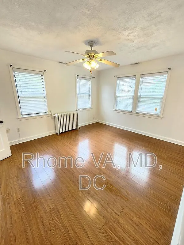 Building Photo - 515 Franklin St NE #3