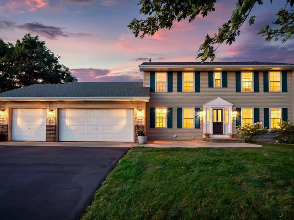1801 Valley Ridge Trl S, Chanhassen, MN 55317
