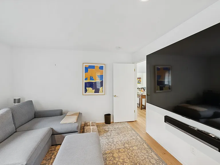 27 Lafayette St — Photo 9