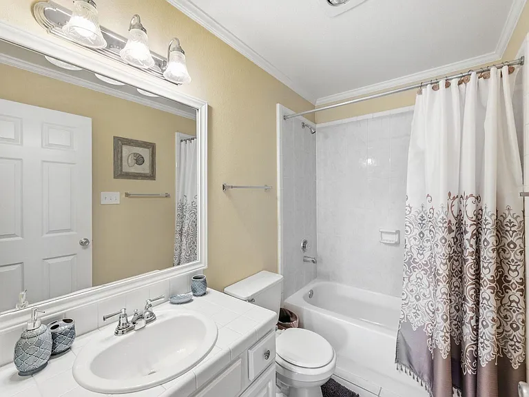 Northwood Luxury Apartments — Photo 9