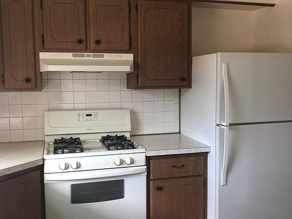 4th image of 27 Joseph Dr APT A