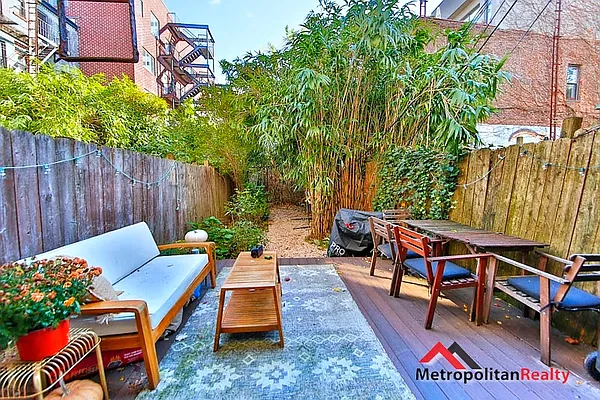 Rented by Metropolitan Realty | media 1