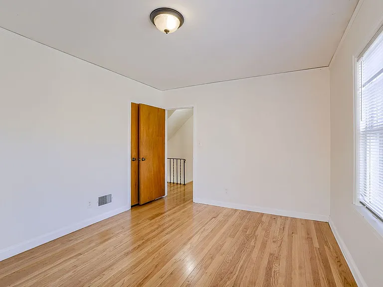 558 S 34th St — Photo 17