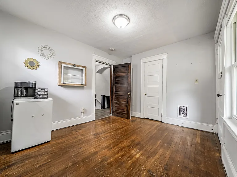 14520 Bayes Ave — Photo 8