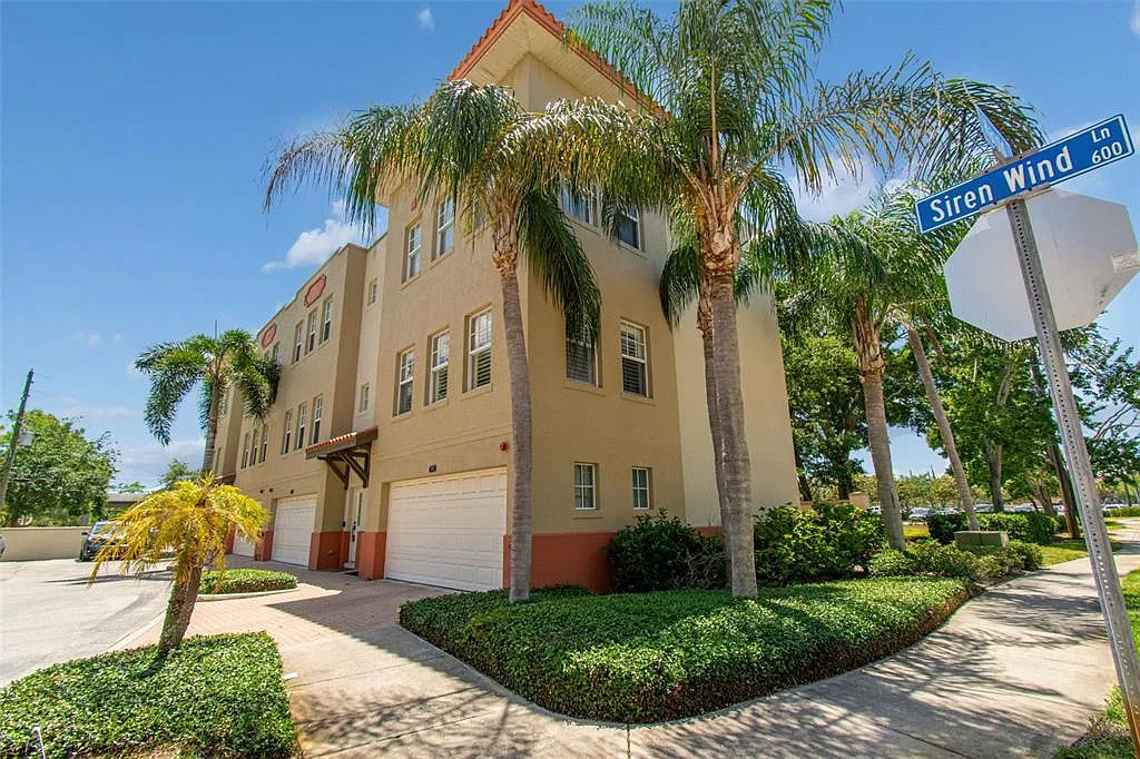 2 bed, 2.5 bath, 1930 sqft, $3,000 — Photo 2