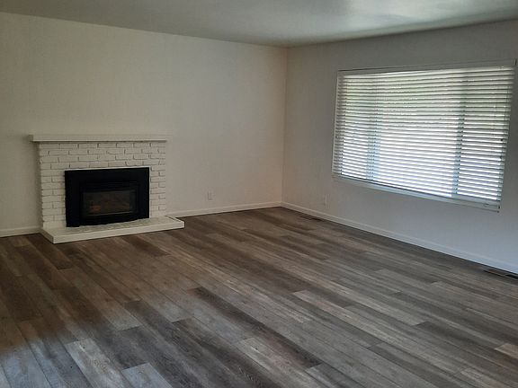 3rd image of 1434 Ash Cir