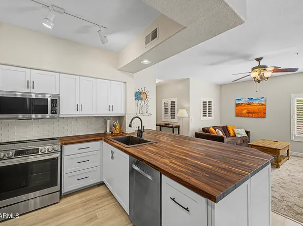 7401 W ARROWHEAD CLUBHOUSE Drive #2068, Glendale, AZ 85308