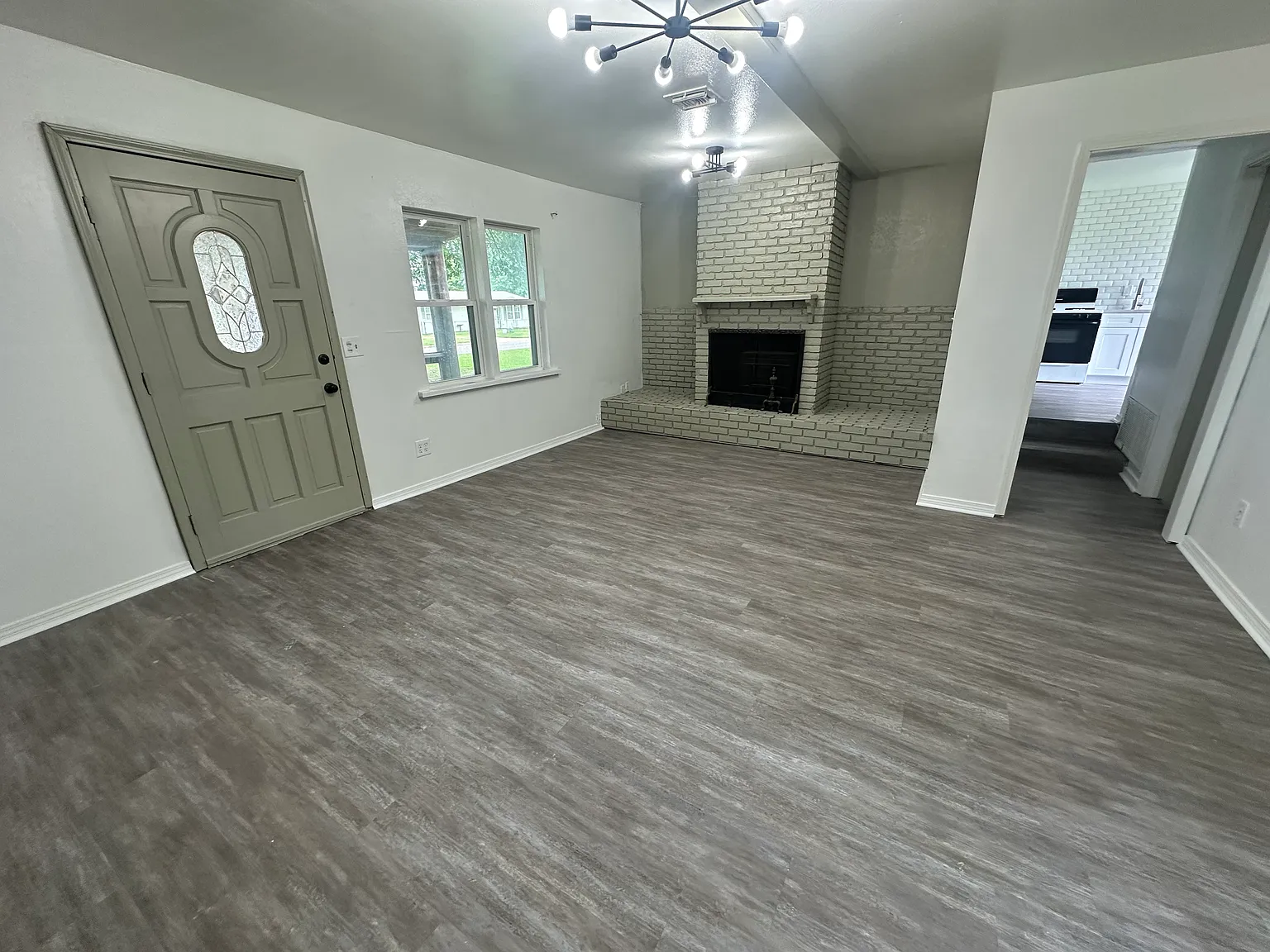3 bed, 1250 sqft, $1,350 — Photo 2