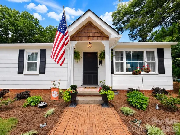 214 Oakwood Ave, York, SC 29745