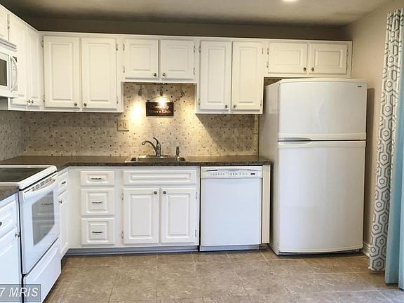 2nd image of 1211 Wellfleet Dr