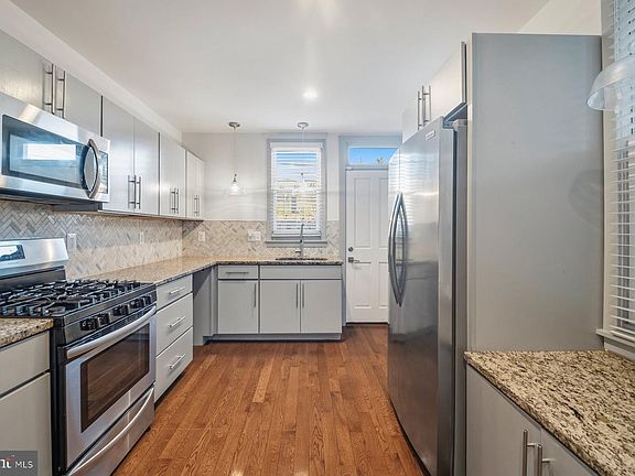 3rd image of 1232 N Gay St