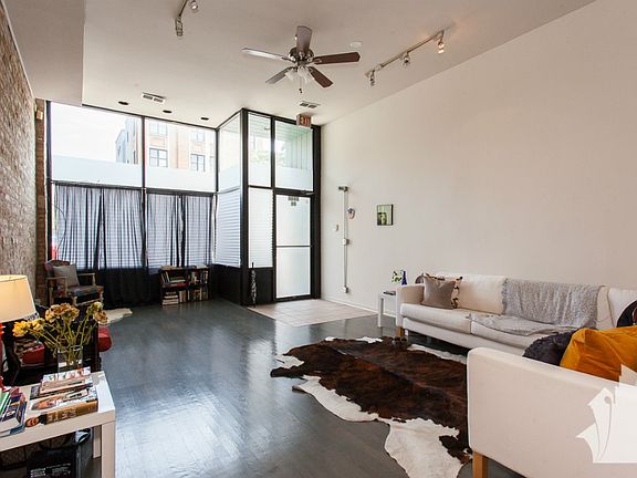 3rd image of 1352 N Western Ave APT 1F