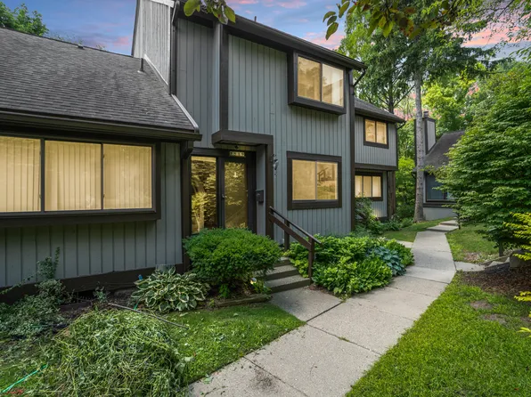 519 Carberry Hl, Brighton, MI 48116
