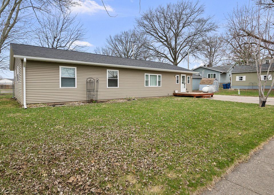 1st image of 104 2nd Street Ct