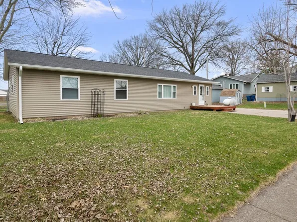 104 2nd Street Ct, Donahue, IA 52746