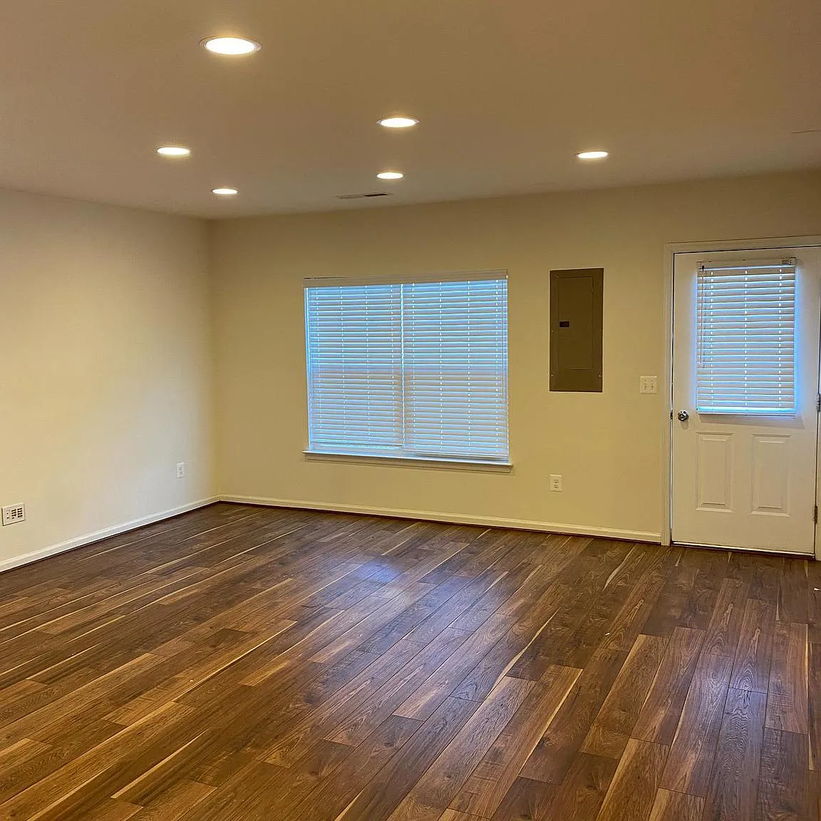 3 bed, 3.5 bath, 2682 sqft, $2,700 — Photo 3