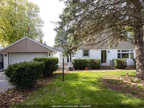 6579 Spruce Ln, Winneconne, WI 54986