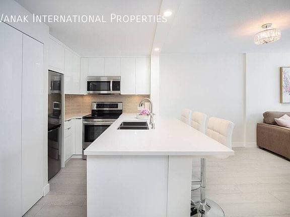 4th image of 1166 Melville St #1102