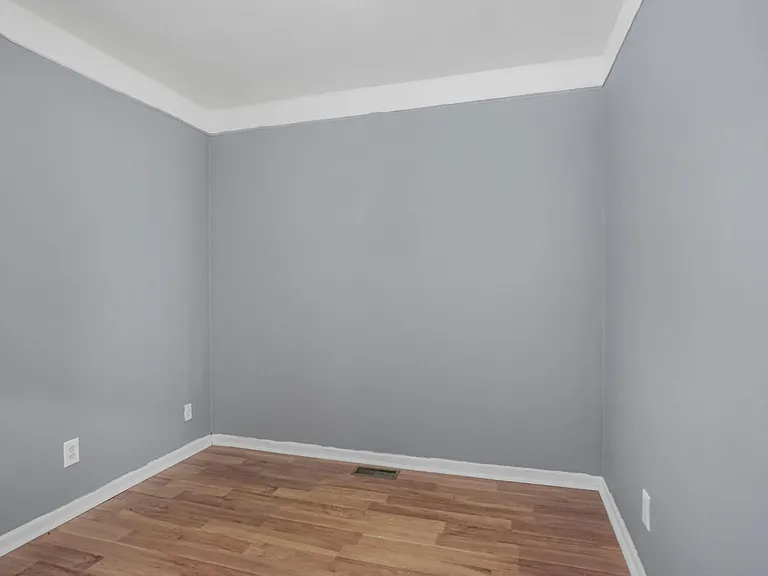 22000 Cunningham Ave — Photo 11